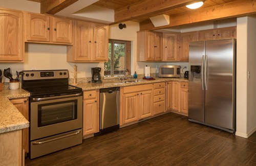 Williams House | Ontario Ave | Remodeled Log Cabin on 1 Acre | Gateway to Grand Canyon | Amazing Views