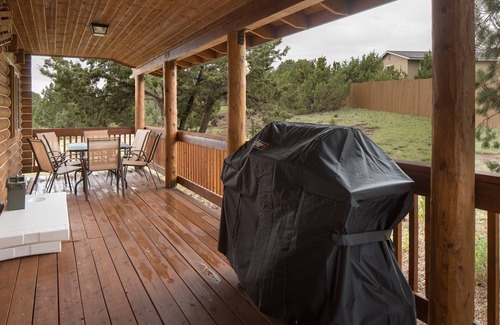 Williams House | Ontario Ave | Remodeled Log Cabin on 1 Acre | Gateway to Grand Canyon | Amazing Views