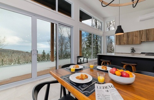 Les Eboulements Ski Chalet | Onyx 150: Scenic Rivew Views & Spa