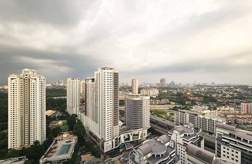 Mont Kiara Apartment | OOAK 1BR Apt w/Blcony, Nflix,Btub & Wtr Dispenser