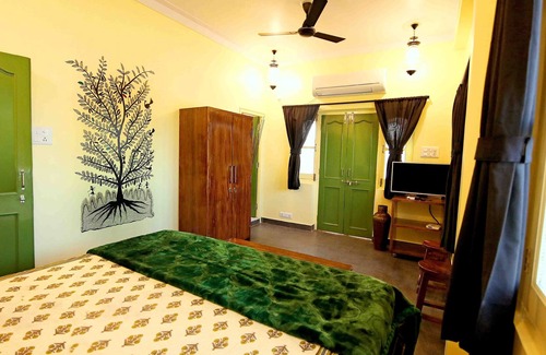 Lake Swaroop Sagar House | oolala-your lake house in the center of Udaipur(Green Room)