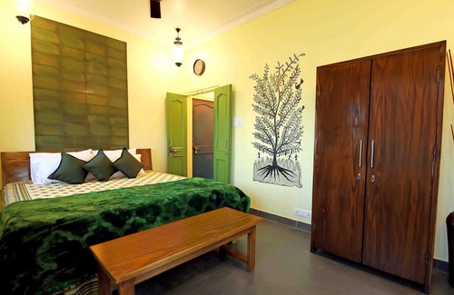 Lake Swaroop Sagar House | oolala-your lake house in the center of Udaipur(Green Room)