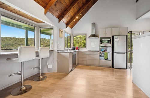 Mahurangi West House | Opahi TreeHouse - Mahurangi West Holiday Home