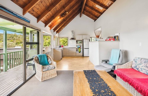 Mahurangi West House | Opahi TreeHouse - Mahurangi West Holiday Home
