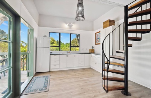 Mahurangi West House | Opahi TreeHouse - Mahurangi West Holiday Home