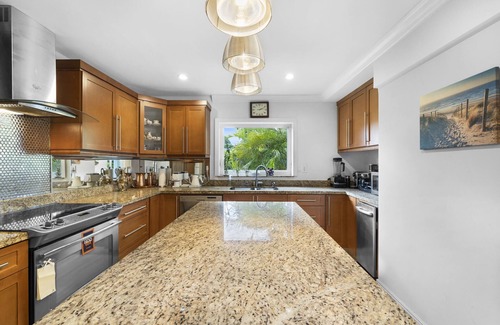 Ludlam House | Opal Oasis Luxury Home - Private Pool & Spa!