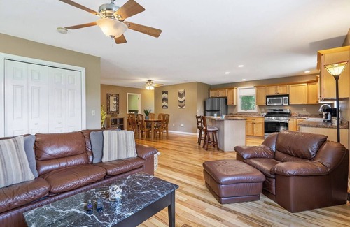 Oswego House | Open Concept/Spacious/Private/Modern/Hardwoodsnn