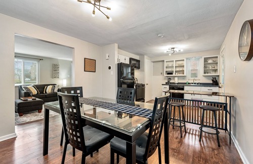 Brookline House | Open Floor 3-Bedroom Home⭐️15min to Dtwn🚗Private Garage🫃Kids Friendly