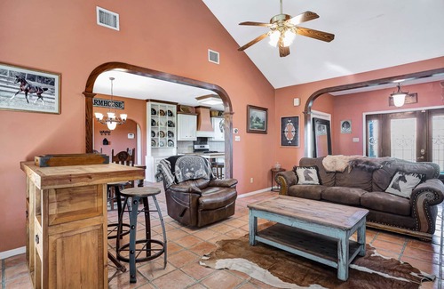 Pine Island House | Open Floor Concept Designed to Entertain w/Inspiring Sunsets, Texas Sky & ⭐️s