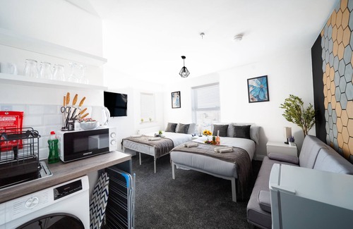 Bognor Regis Apartment | Open Mind Property - Flat with 2 Double Beds