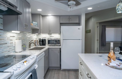 Lake Havasu City Condo | "Open NOW!" Newly Remodeled Luxury Condo. Centrally located.