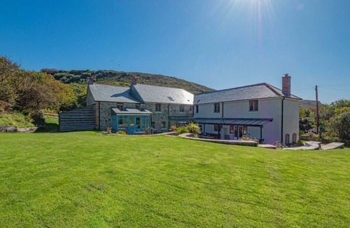 Bideford House | Open-plan, beautiful family house, near beach. Now re-open for bookings