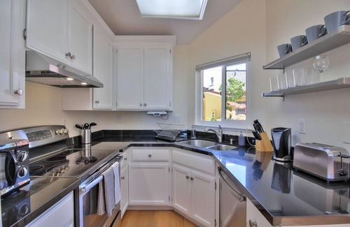 San Carlos Apartment | Open San Carlos 2BR w/Parking & W/D, walk to Restaurants, by Blueground