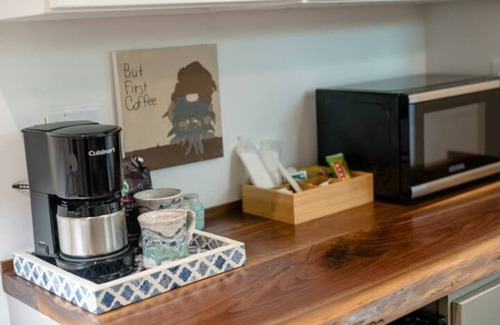 Asheville Apartment | OPEN! Walkable West Asheville Studio Apt with King Bed