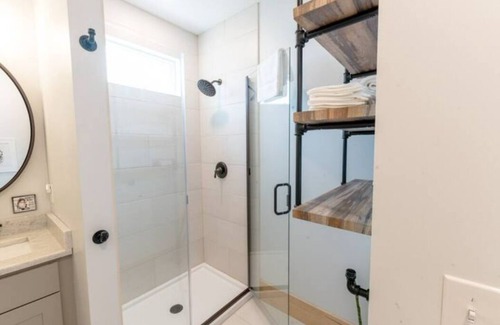 Asheville Apartment | OPEN! Walkable West Asheville Studio Apt with King Bed
