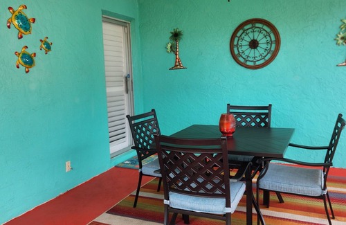 Largo Cottage | Openings for April and May at our Beach Cottage-3 minutes to the Gulf of Mexico!