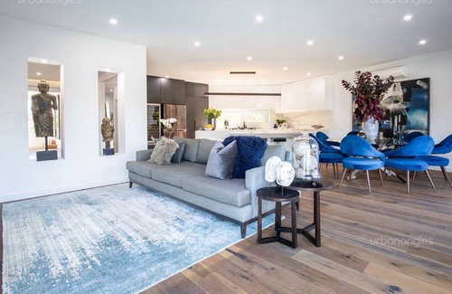 Beaumaris House | Opulence in Bayside with Incredible Views