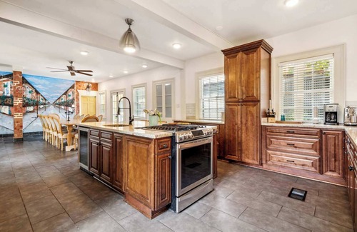 Faubourg Marigny Villa | Opulent Historic Mansion w Heated Pool 6br|5.5ba