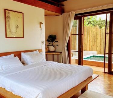 Su Thep Bed & Breakfast | Opulent Private Pool Villa in Art District