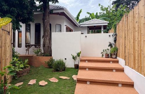 Su Thep Bed & Breakfast | Opulent Private Pool Villa in Art District