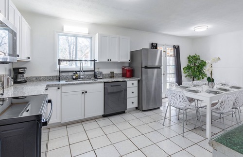 Duluth House | Opuluxe Luxe Dream Duluth Home Sleeps 10