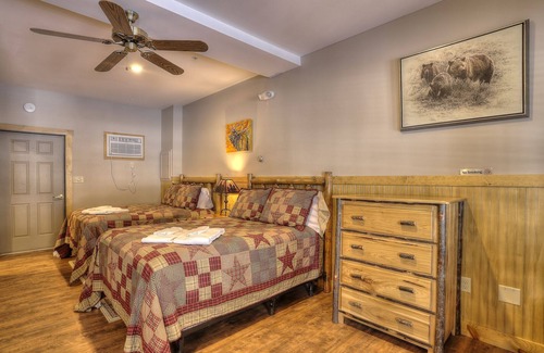 Oquossoc Hotel | Oquossoc Suite #3 | A/C