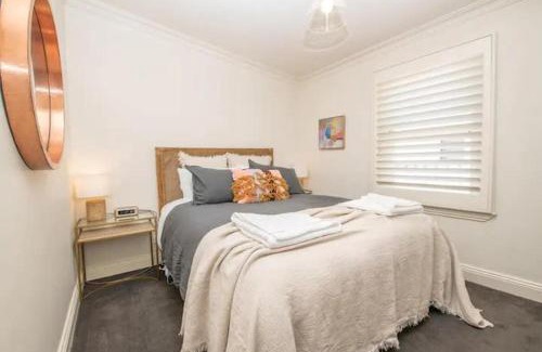 Orange House | Orana Cottage