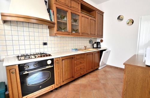 Marciaga Apartment | Orange Apartment In Marciaga di Costermano