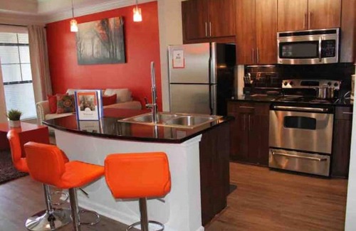 Dunwoody Apartment | Orange you Glad to be in Atlanta
