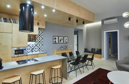 Erzsebetvaros Apartment | ORANGEHOMES Unique design 3 bathrooms flat