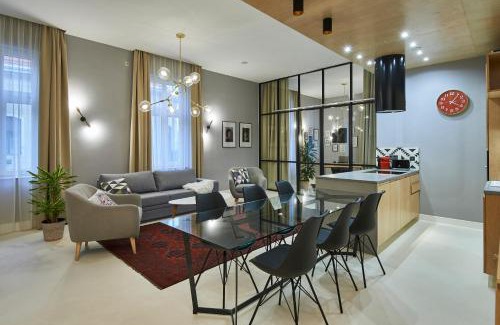 Erzsebetvaros Apartment | ORANGEHOMES Unique design 3 bathrooms flat