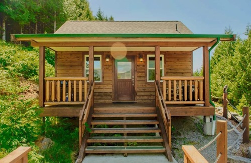 Ucluelet Cabin | Orca Cabin I West Coast Trail I Pets I Big Beach