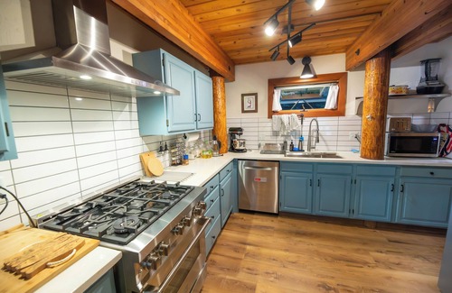 Juneau House | Orcaview Cabin—A wild Alaskan getaway surrounded by wildlife and adventure!