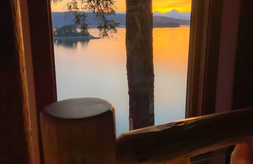 Juneau House | Orcaview Cabin—A wild Alaskan getaway surrounded by wildlife and adventure!