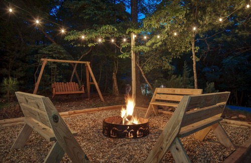 Ellijay Cabin | Orchard House - 4BR/3.5B ✔Hot Tub✔ Pet Friendly✔ Firepit✔ Grill✔ Gameroom✔