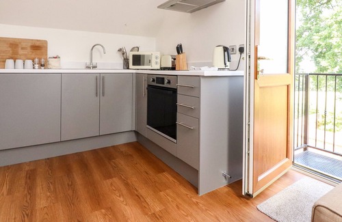 Scorton Cottage | ORCHARD, pet friendly, with hot tub in Scorton