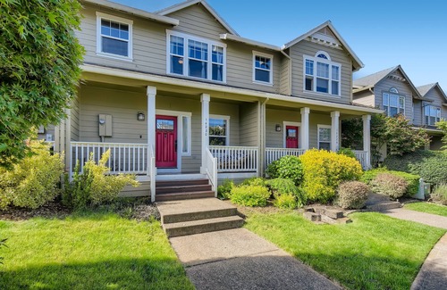 Oregon City House | Oregon Jade Lodging Monthly rental family & pet friendly 3 BR-
