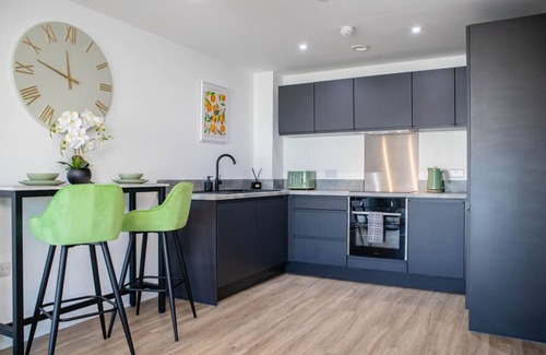 Vauxhall Apartment | Oriel Suite | Central | Free Parking | 6 Beds