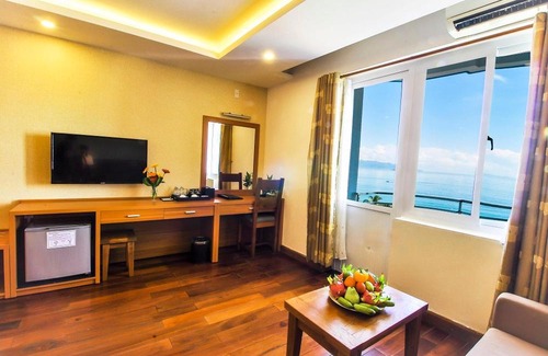 Tran Phu Beach Hotel | Oriental Nha Trang Hotel - Đối diện bãi biển