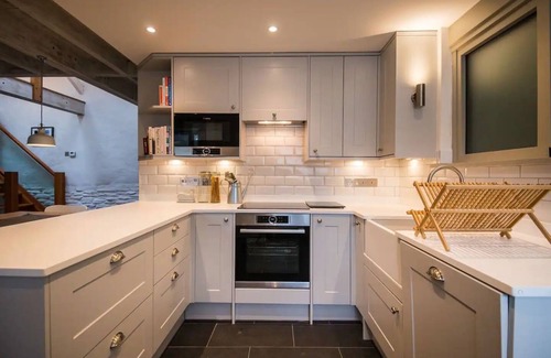 Port Isaac House | Original Port Isaac Cellar (40yds to beach). 2 x Parking. Dog friendly