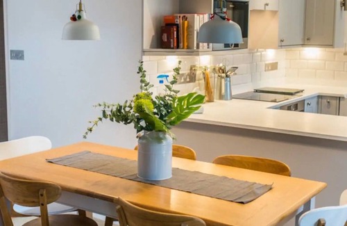 Port Isaac House | Original Port Isaac Cellar (40yds to beach). 2 x Parking. Dog friendly