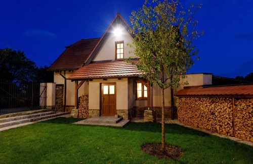 Varvazov Villa | Orlík JVNK101