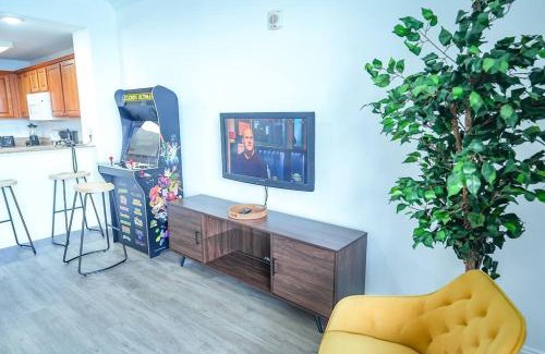 Florida Central Atlantic Coast Apartment | Orlando Apt 9th Floor 5 min from Disney
