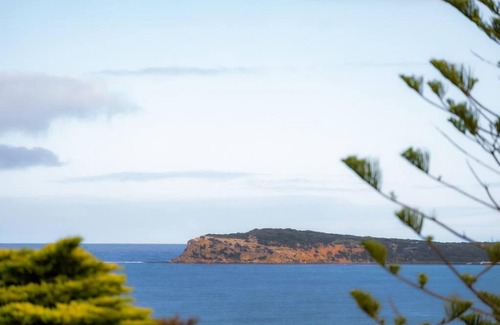 Ocean Grove House | ORTON BEACH VIEWS 200m to BEACH & RESTAURANTS