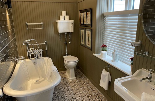 Maldon Cottage | Osea Island Enchanting Cottage