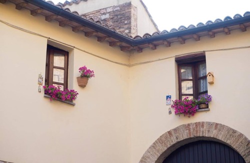 Spello Apartment | Ospitaci Casa Flora - Two Bedroom Apartment, Sleeps 3