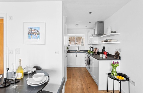 Brixham Apartment | Osprey 3, The Cove - an apartment that sleeps 5 guests in 2 bedrooms