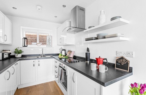 Brixham Apartment | Osprey 3, The Cove - an apartment that sleeps 5 guests in 2 bedrooms