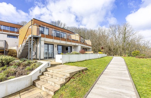 Brixham Apartment | Osprey 3, The Cove - an apartment that sleeps 5 guests in 2 bedrooms