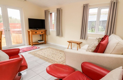 Llanidloes House | OSPREY LODGE, pet friendly, character holiday cottage in Llanidloes